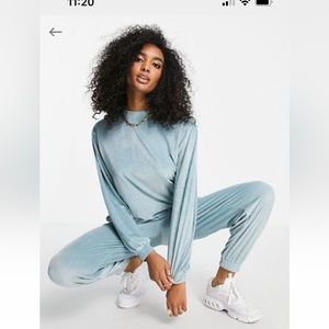 ASOS design comfy tracksuit velvet in sky blue SZ 6